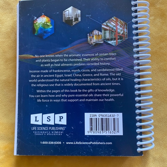 Essential Oils Pocket Reference by Life Science Publishing 5th Edition - Picture 2 of 10